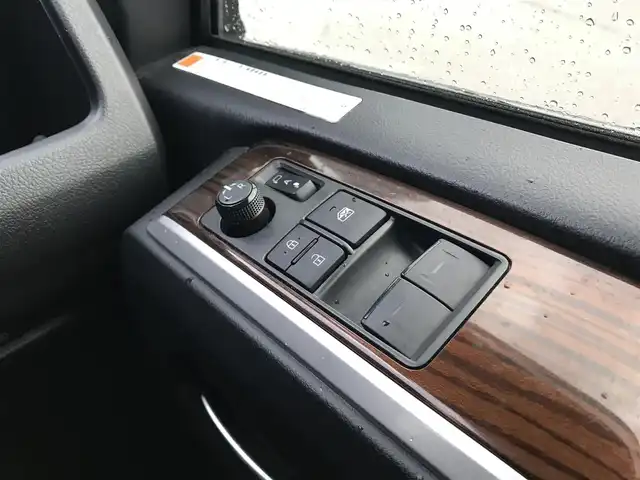 トヨタ グランエース G 富山県 2020(令2)年 2.2万km グレーメタリック 純正8型ディスプレイオーディオ/フルセグTV/両側パワースライドドア/パノラミックビューモニター/ドライブレコーダー/純正12型後席ディスプレイ/レーダークルーズコントロール/クリアランスソナー/セーフティセンス/・衝突被害軽減ブレーキ/・車線逸脱防止支援/・オートマチックハイビーム/・標識認識/ブラインドスポットモニター/デジタルインナーミラー/LEDヘッドランプ/デュアルオートエアコン/木目調/革巻きコンビステアリング/純正OPブラック革シート/前席パワーシート/シートヒーター/2列目エグゼクティブパワーシート/2列目パワーリクライニング/オットマン/2列目シートヒーター/3列目リラックスキャプテンシート/純正17インチアルミホイール/スマートキー/プッシュエンジンスタート/禁煙車