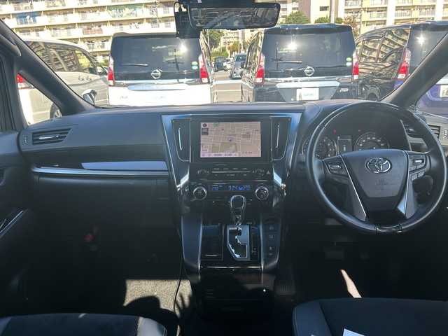 トヨタ アルファード S タイプゴールド 愛知県 2020(令2)年 4.9万km ホワイトパールクリスタルシャイン トヨタセーフティセンス/純正9型ディスプレイオーディオナビ/フリップダウンモニター/両側パワースライドドア/レーダークルーズコントロール/バックカメラ/電動リアゲート/コーナーセンサー/純正アルミホイール/ブラインドスポットモニター/LEDヘッドライト/インテリジェントミラー/リアオートエアコン/オートマチックハイビーム/ドライブレコーダー/ETC/衝突軽減システム/フルセグ/CD DVD/Bluetooth/ステアリングスイッチ/スマートキー/プッシュスタート