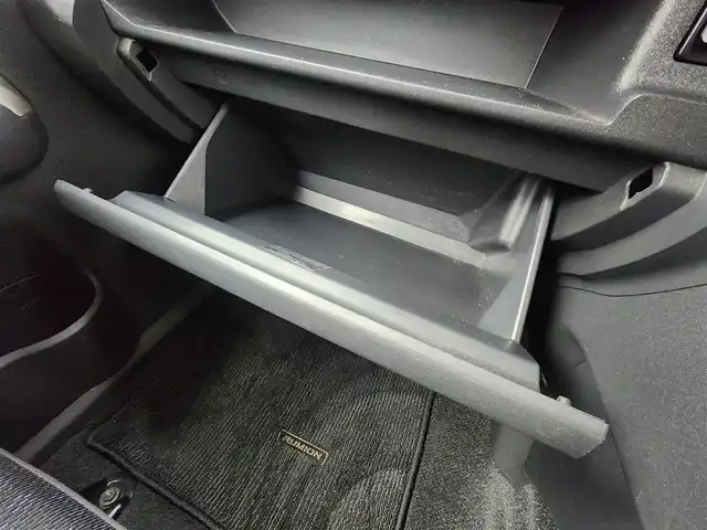 トヨタ カローラ ルミオン 1．5G 愛知県 2009(平21)年 12.7万km ブラックマイカ ・ワンオーナー/・純正CD AM FMオーディオ/・ヘッドライトレベライザー/・シートリフター/・ウィンカーミラー/・純正フロアマット/・純正ドアバイザー/・ツイータ/・オートエアコン/・保証書/・取扱説明書/・電動格納ミラー