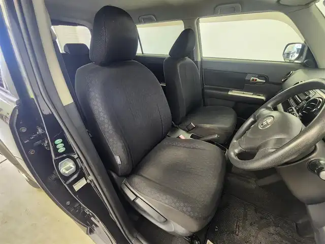 トヨタ カローラ ルミオン 1．5G 愛知県 2009(平21)年 12.7万km ブラックマイカ ・ワンオーナー/・純正CD AM FMオーディオ/・ヘッドライトレベライザー/・シートリフター/・ウィンカーミラー/・純正フロアマット/・純正ドアバイザー/・ツイータ/・オートエアコン/・保証書/・取扱説明書/・電動格納ミラー