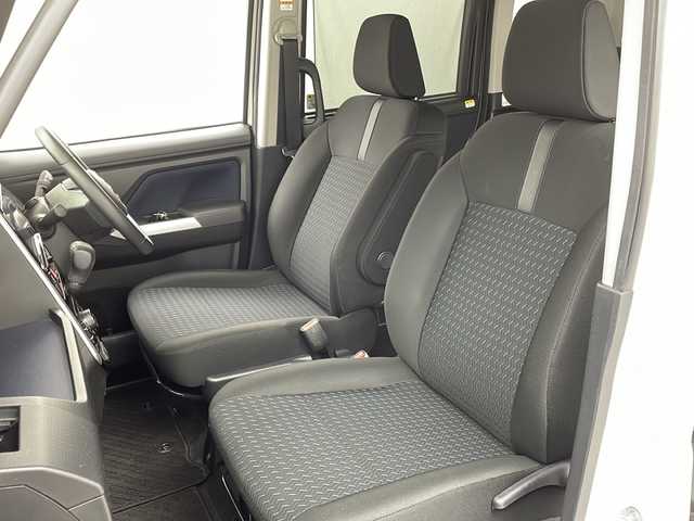 トヨタ ルーミー カスタムG 大阪府 2022(令4)年 3.9万km パールホワイトⅢ 純正9インチナビ/【BT/フルセグTV/DVD]/全方位カメラ/ETC/両側パワースライドドア/衝突被害軽減システム/レーンキープアシスト/クルーズコントロール追従/コーナーセンサー前後/アイドリングストップ/オートライト/HOLD/サンシェード/純正14インチAW/純正フロアマット/スペアキー