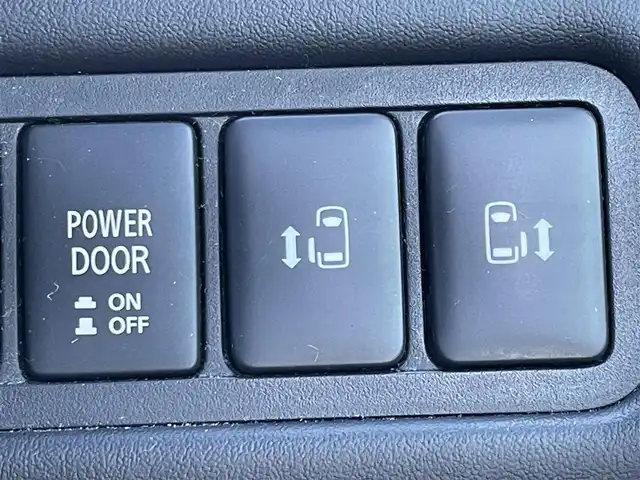 三菱 デリカＤ：５ 東京都 2023(令5)年 1.9万km グレー ワンオーナー　/電動オートステップ　/両側パワースライドドア /LEDヘッドライト /パワーテールゲート /D席パワーシート /前席シートヒーター /ステアリングヒーター　/プッシュエンジンスタート /スマートキー