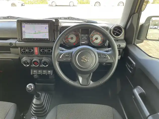 スズキ ジムニー XC 兵庫県 2023(令5)年 2万km シフォンアイボリーM /純正8インチメモリーナビ（CN-HZ885）//地デジ/DVD/BT//ステアリングリモコン//ビルトインETC//オートLEDヘッドランプ//スマートキー//前席シートヒーター//クルーズコントロール//R6/7年ディーラー点検記録簿//デュアルセンサーブレーキサポート//車線逸脱警報//標識認識機能//ハイビームアシスト