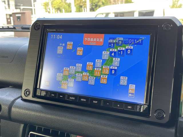 スズキ ジムニー XC 兵庫県 2023(令5)年 2万km シフォンアイボリーM /純正8インチメモリーナビ（CN-HZ885）//地デジ/DVD/BT//ステアリングリモコン//ビルトインETC//オートLEDヘッドランプ//スマートキー//前席シートヒーター//クルーズコントロール//R6/7年ディーラー点検記録簿//デュアルセンサーブレーキサポート//車線逸脱警報//標識認識機能//ハイビームアシスト