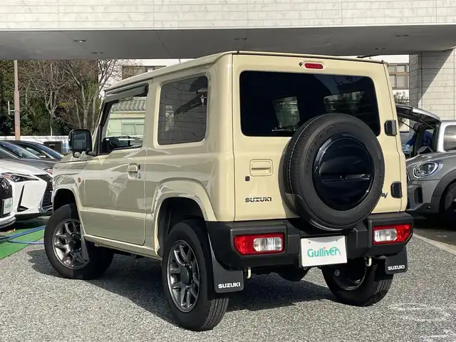 スズキ ジムニー XC 兵庫県 2023(令5)年 2万km シフォンアイボリーM /純正8インチメモリーナビ（CN-HZ885）//地デジ/DVD/BT//ステアリングリモコン//ビルトインETC//オートLEDヘッドランプ//スマートキー//前席シートヒーター//クルーズコントロール//R6/7年ディーラー点検記録簿//デュアルセンサーブレーキサポート//車線逸脱警報//標識認識機能//ハイビームアシスト