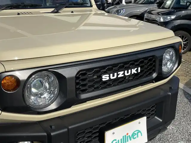 スズキ ジムニー XC 兵庫県 2023(令5)年 2万km シフォンアイボリーM /純正8インチメモリーナビ（CN-HZ885）//地デジ/DVD/BT//ステアリングリモコン//ビルトインETC//オートLEDヘッドランプ//スマートキー//前席シートヒーター//クルーズコントロール//R6/7年ディーラー点検記録簿//デュアルセンサーブレーキサポート//車線逸脱警報//標識認識機能//ハイビームアシスト