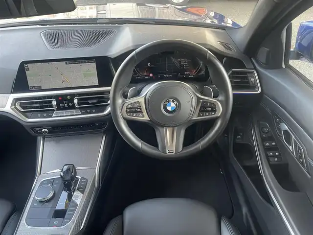 ＢＭＷ ＢＭＷ ３１８ｉ Mスポーツ 兵庫県 2021(令3)年 3.2万km 青Ｍ ・カラーコードC31 ポルティマオブルー/・純正ナビ/・BT/USB/・ドライブレコーダー/・パノラマビューモニター/・ワイヤレスチャージング/・パワートランク/・ミラー一体型ETC/・純正ドライブレコーダー/・アンビエントライト/・純正18インチAW/・オートLEDヘッドランプ/・LEDフォグランプ/・LEDリヤフォグランプ/・ハイビームアシスト/・アダプティブクルーズコントロール/・正面衝突警告/・側面衝突警告/・車線逸脱警告/・車検変更警告/・パークディスタンスコントロール/・パーキングアシスト/・交差点警告