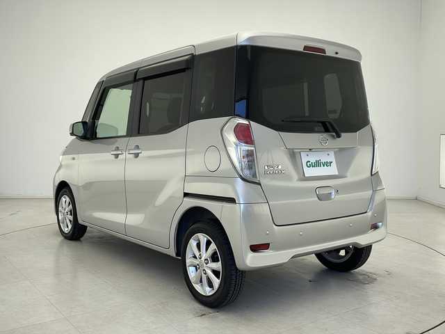 日産 デイズ ルークス X Vセレクション 千葉県 2018(平30)年 5.9万km スターリングシルバーM 純正ナビ(MJ118D-W)/フルセグTV/Bluetooth/CD/SD/AUX/スペアキー(1本)/全方位カメラ/前方ドライブレコーダー(DJ4-S)/両側パワースライドドア/純正14インチアルミホイール/純正フロアマット/ETC/衝突被害軽減システム/横滑り防止装置/ステアリングスイッチ/サンシェード/ドアバイザー/ヘッドライトレベライザー/電動格納ミラー/エアバッグ(W＋サイド)/プッシュスタート