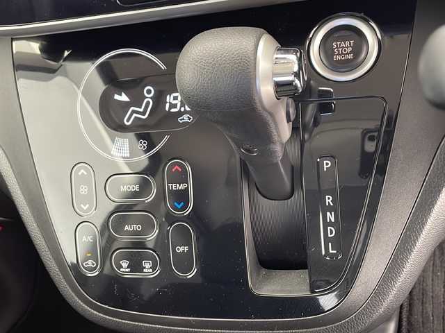 日産 デイズ ルークス X Vセレクション 千葉県 2018(平30)年 5.9万km スターリングシルバーM 純正ナビ(MJ118D-W)/フルセグTV/Bluetooth/CD/SD/AUX/スペアキー(1本)/全方位カメラ/前方ドライブレコーダー(DJ4-S)/両側パワースライドドア/純正14インチアルミホイール/純正フロアマット/ETC/衝突被害軽減システム/横滑り防止装置/ステアリングスイッチ/サンシェード/ドアバイザー/ヘッドライトレベライザー/電動格納ミラー/エアバッグ(W＋サイド)/プッシュスタート