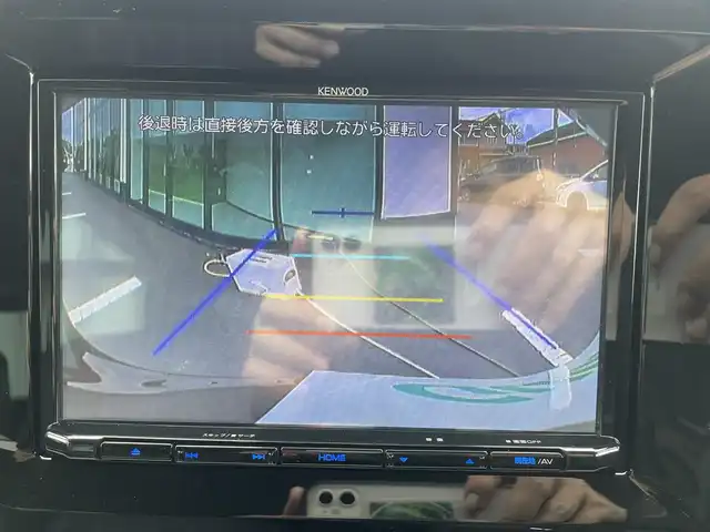 スズキ ソリオ HV MZ 和歌山県 2023(令5)年 1.7万km メロウディープレッドパール 純正8インチナビ/（BT/CD/DVD/USB)/フルセグTV/バックカメラ/衝突被害軽減ブレーキ/横滑り防止/レーンキープアシスト/オートライト/レーダークルーズコントロール/後方コーナーセンサー/ビルトインETC/両側パワスラ/前席シートヒーター/ヘッドアップディスプレイ/ステアリングリモコン/LEDヘッドライト/フォグランプ/純正15インチアルミ/純正フロアマット/プッシュスタート/電格ミラー