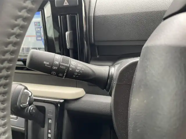 スズキ ソリオ HV MZ 和歌山県 2023(令5)年 1.7万km メロウディープレッドパール 純正8インチナビ/（BT/CD/DVD/USB)/フルセグTV/バックカメラ/衝突被害軽減ブレーキ/横滑り防止/レーンキープアシスト/オートライト/レーダークルーズコントロール/後方コーナーセンサー/ビルトインETC/両側パワスラ/前席シートヒーター/ヘッドアップディスプレイ/ステアリングリモコン/LEDヘッドライト/フォグランプ/純正15インチアルミ/純正フロアマット/プッシュスタート/電格ミラー