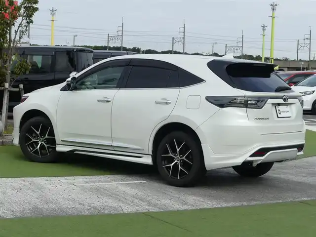 トヨタ ハリアー プレミアム スタイルアッシュ 千葉県 2017(平29)年 4.6万km ホワイトパールクリスタルシャイン 235/55R18/クルーズコントロール/社外SDナビ/地デジTV/【DVD/CD再生機能　Bluetooth接続】/バックカメラ/ハーフレザーシート/運転席パワーシート/前席シートヒーター/革巻きステアリング/ETC/LEDヘッドライト/フォグライト/ウインカーミラー/エアロ/純正18インチアルミホイル/サイド/カーテンエアバッグ/スマートキー