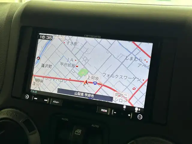 クライスラー・ジープ ジープ ラングラー アンリミテッド スポーツ 山梨県 2018(平30)年 6万km ブライトホワイト 禁煙車/社外SDナビ/CD/DVD/SD/BT/フルセグTV/バックカメラ/クルーズコントロール/ドライブレコーダー/ETC/電動格納ミラー/純正18インチアルミホイール/背面タイヤ/リモコンキー/スペアキー×1