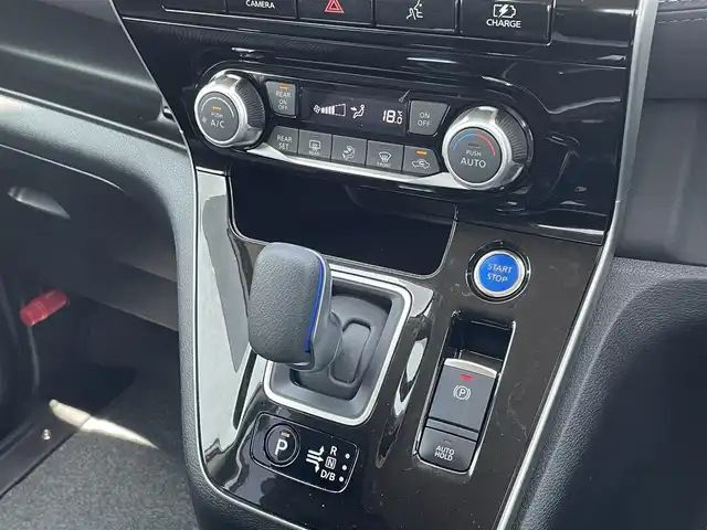 日産 セレナ e－パワー HWS V アーバンクロム 佐賀県 2022(令4)年 4.5万km ブリリアントホワイトパール 純正10インチナビ/・フルセグTV/CD/DVD/USB/HDMI/インテリジェントルームミラー/アラウンドビューモニター/両側パワースライドドア/前方ドライブレコーダー/ビルトインETC/電子パーキングブレーキ/AUTO HOLD機能/後席用サイドサンシェード/革巻きステアリング/ステアリングリモコン/ウィンカーミラー/純正LEDヘッドライト/純正LEDフォグライト/純正1６インチアルミ/純正ドアバイザ―/プロパイロット/・ビーグルダイナミクスコントロール/・インテリジェントクルーズコントロール/・レーンディパーチャーワーニング/・ブラインドスポットワーニング/・エマージェンシーブレーキ/・クリアランスソナー/・標識認識機能/新車時保証書