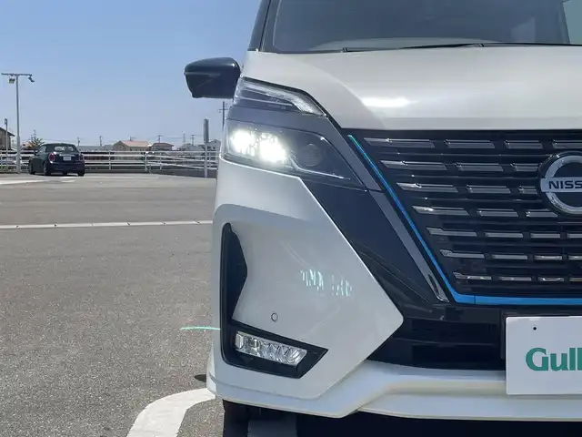 日産 セレナ e－パワー HWS V アーバンクロム 佐賀県 2022(令4)年 4.5万km ブリリアントホワイトパール 純正10インチナビ/・フルセグTV/CD/DVD/USB/HDMI/インテリジェントルームミラー/アラウンドビューモニター/両側パワースライドドア/前方ドライブレコーダー/ビルトインETC/電子パーキングブレーキ/AUTO HOLD機能/後席用サイドサンシェード/革巻きステアリング/ステアリングリモコン/ウィンカーミラー/純正LEDヘッドライト/純正LEDフォグライト/純正1６インチアルミ/純正ドアバイザ―/プロパイロット/・ビーグルダイナミクスコントロール/・インテリジェントクルーズコントロール/・レーンディパーチャーワーニング/・ブラインドスポットワーニング/・エマージェンシーブレーキ/・クリアランスソナー/・標識認識機能/新車時保証書