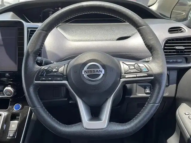日産 セレナ e－パワー HWS V アーバンクロム 佐賀県 2022(令4)年 4.5万km ブリリアントホワイトパール 純正10インチナビ/・フルセグTV/CD/DVD/USB/HDMI/インテリジェントルームミラー/アラウンドビューモニター/両側パワースライドドア/前方ドライブレコーダー/ビルトインETC/電子パーキングブレーキ/AUTO HOLD機能/後席用サイドサンシェード/革巻きステアリング/ステアリングリモコン/ウィンカーミラー/純正LEDヘッドライト/純正LEDフォグライト/純正1６インチアルミ/純正ドアバイザ―/プロパイロット/・ビーグルダイナミクスコントロール/・インテリジェントクルーズコントロール/・レーンディパーチャーワーニング/・ブラインドスポットワーニング/・エマージェンシーブレーキ/・クリアランスソナー/・標識認識機能/新車時保証書