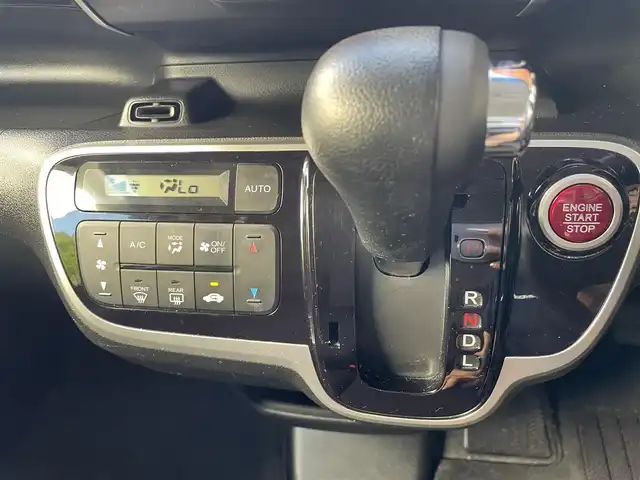 ホンダ Ｎ ＢＯＸ G Lパッケージ 兵庫県 2015(平27)年 6.1万km プレミアムベルベットパープル・パール (株)IDOMが運営する【じしゃロン西宮店】の自社ローン専用車両になります。こちらは現金またはオートローンご利用時の価格です。自社ローンご希望の方は別途その旨お申付け下さい/＊フルセグテレビ/＊純正ナビ/＊片側パワースライドドア/＊ETC/＊バックカメラ