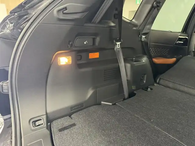 三菱 アウトランダー ＰＨＥＶ P 三重県 2022(令4)年 0.6万km アメジストブラック プラグインハイブリッド/4WD/フロアCVT/9インチナビ/（AM/FM/TV/USB/iPod/Bluetooth/CarPlay/AndroidAuto）/マルチアラウンドモニター（移動物検知機能付）/BOSEプレミアムサウンドシステム（9スピーカー）/ビルトイン ETC2.0/e-Assist/・衝突被害軽減ブレーキ（FCM）/・踏み間違い衝突防止アシスト（EAPM）/・車線逸脱警報（LDW）＆逸脱防止支援（LDP）/・ふらつき警報（DAA）/・前方衝突予測警報（PFCW）/・MI-PILOT（レーダークルコン）/・標識認識システム（TSR）/・後側方衝突被害防止支援システム（ABSA）/・後側方車両検知警報（レーンチェンジアシスト機能付）（BSW/LCA）/・後退時車両検知警報（RCTA）/●パーキングセンサー/●ヒルディセントコントロール/など/装備/・セミアニリン本革シート（ブラック×サドルタン）/・シートヒーター（D/N/2nd左右）/・10wayメモリーパワーシート（D/N）/・HUD/・パワーバックドア/・左右＆後席独立オートエアコン/・100V AC電源（1500W）/・V2H用 DC電源（10kW）/・アダプティブLEDヘッドライト（ALH）/・ワイヤレス充電器/・20AW/など