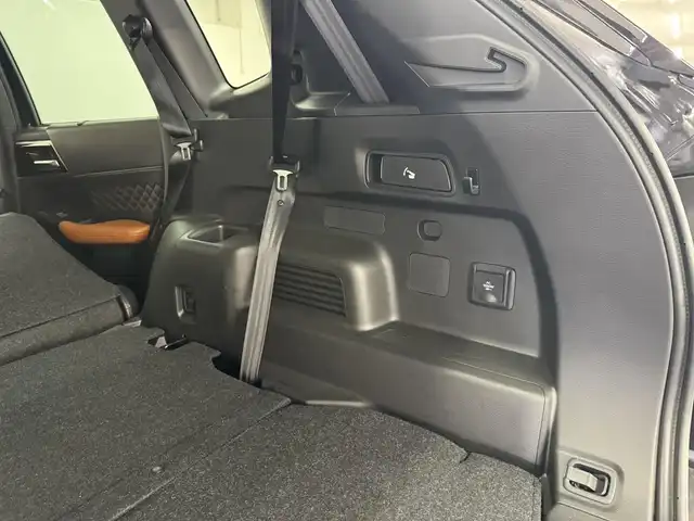 三菱 アウトランダー ＰＨＥＶ P 三重県 2022(令4)年 0.6万km アメジストブラック プラグインハイブリッド/4WD/フロアCVT/9インチナビ/（AM/FM/TV/USB/iPod/Bluetooth/CarPlay/AndroidAuto）/マルチアラウンドモニター（移動物検知機能付）/BOSEプレミアムサウンドシステム（9スピーカー）/ビルトイン ETC2.0/e-Assist/・衝突被害軽減ブレーキ（FCM）/・踏み間違い衝突防止アシスト（EAPM）/・車線逸脱警報（LDW）＆逸脱防止支援（LDP）/・ふらつき警報（DAA）/・前方衝突予測警報（PFCW）/・MI-PILOT（レーダークルコン）/・標識認識システム（TSR）/・後側方衝突被害防止支援システム（ABSA）/・後側方車両検知警報（レーンチェンジアシスト機能付）（BSW/LCA）/・後退時車両検知警報（RCTA）/●パーキングセンサー/●ヒルディセントコントロール/など/装備/・セミアニリン本革シート（ブラック×サドルタン）/・シートヒーター（D/N/2nd左右）/・10wayメモリーパワーシート（D/N）/・HUD/・パワーバックドア/・左右＆後席独立オートエアコン/・100V AC電源（1500W）/・V2H用 DC電源（10kW）/・アダプティブLEDヘッドライト（ALH）/・ワイヤレス充電器/・20AW/など