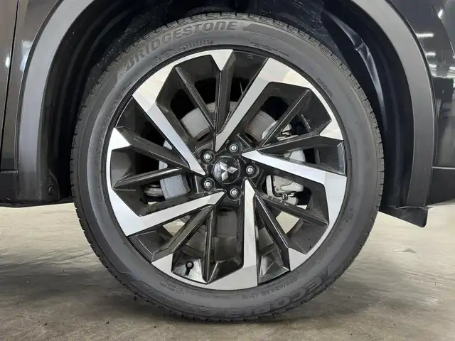 三菱 アウトランダー ＰＨＥＶ P 三重県 2022(令4)年 0.6万km アメジストブラック プラグインハイブリッド/4WD/フロアCVT/9インチナビ/（AM/FM/TV/USB/iPod/Bluetooth/CarPlay/AndroidAuto）/マルチアラウンドモニター（移動物検知機能付）/BOSEプレミアムサウンドシステム（9スピーカー）/ビルトイン ETC2.0/e-Assist/・衝突被害軽減ブレーキ（FCM）/・踏み間違い衝突防止アシスト（EAPM）/・車線逸脱警報（LDW）＆逸脱防止支援（LDP）/・ふらつき警報（DAA）/・前方衝突予測警報（PFCW）/・MI-PILOT（レーダークルコン）/・標識認識システム（TSR）/・後側方衝突被害防止支援システム（ABSA）/・後側方車両検知警報（レーンチェンジアシスト機能付）（BSW/LCA）/・後退時車両検知警報（RCTA）/●パーキングセンサー/●ヒルディセントコントロール/など/装備/・セミアニリン本革シート（ブラック×サドルタン）/・シートヒーター（D/N/2nd左右）/・10wayメモリーパワーシート（D/N）/・HUD/・パワーバックドア/・左右＆後席独立オートエアコン/・100V AC電源（1500W）/・V2H用 DC電源（10kW）/・アダプティブLEDヘッドライト（ALH）/・ワイヤレス充電器/・20AW/など