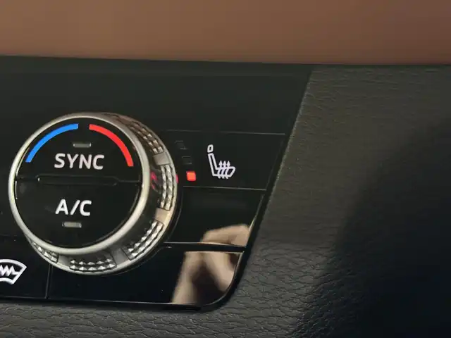 三菱 アウトランダー ＰＨＥＶ P 三重県 2022(令4)年 0.6万km アメジストブラック プラグインハイブリッド/4WD/フロアCVT/9インチナビ/（AM/FM/TV/USB/iPod/Bluetooth/CarPlay/AndroidAuto）/マルチアラウンドモニター（移動物検知機能付）/BOSEプレミアムサウンドシステム（9スピーカー）/ビルトイン ETC2.0/e-Assist/・衝突被害軽減ブレーキ（FCM）/・踏み間違い衝突防止アシスト（EAPM）/・車線逸脱警報（LDW）＆逸脱防止支援（LDP）/・ふらつき警報（DAA）/・前方衝突予測警報（PFCW）/・MI-PILOT（レーダークルコン）/・標識認識システム（TSR）/・後側方衝突被害防止支援システム（ABSA）/・後側方車両検知警報（レーンチェンジアシスト機能付）（BSW/LCA）/・後退時車両検知警報（RCTA）/●パーキングセンサー/●ヒルディセントコントロール/など/装備/・セミアニリン本革シート（ブラック×サドルタン）/・シートヒーター（D/N/2nd左右）/・10wayメモリーパワーシート（D/N）/・HUD/・パワーバックドア/・左右＆後席独立オートエアコン/・100V AC電源（1500W）/・V2H用 DC電源（10kW）/・アダプティブLEDヘッドライト（ALH）/・ワイヤレス充電器/・20AW/など