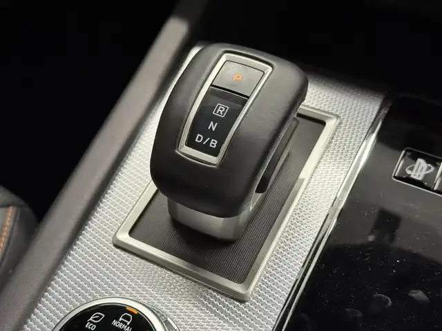 三菱 アウトランダー ＰＨＥＶ P 三重県 2022(令4)年 0.6万km アメジストブラック プラグインハイブリッド/4WD/フロアCVT/9インチナビ/（AM/FM/TV/USB/iPod/Bluetooth/CarPlay/AndroidAuto）/マルチアラウンドモニター（移動物検知機能付）/BOSEプレミアムサウンドシステム（9スピーカー）/ビルトイン ETC2.0/e-Assist/・衝突被害軽減ブレーキ（FCM）/・踏み間違い衝突防止アシスト（EAPM）/・車線逸脱警報（LDW）＆逸脱防止支援（LDP）/・ふらつき警報（DAA）/・前方衝突予測警報（PFCW）/・MI-PILOT（レーダークルコン）/・標識認識システム（TSR）/・後側方衝突被害防止支援システム（ABSA）/・後側方車両検知警報（レーンチェンジアシスト機能付）（BSW/LCA）/・後退時車両検知警報（RCTA）/●パーキングセンサー/●ヒルディセントコントロール/など/装備/・セミアニリン本革シート（ブラック×サドルタン）/・シートヒーター（D/N/2nd左右）/・10wayメモリーパワーシート（D/N）/・HUD/・パワーバックドア/・左右＆後席独立オートエアコン/・100V AC電源（1500W）/・V2H用 DC電源（10kW）/・アダプティブLEDヘッドライト（ALH）/・ワイヤレス充電器/・20AW/など