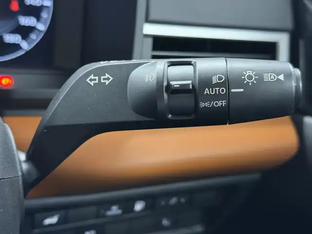 三菱 アウトランダー ＰＨＥＶ P 三重県 2022(令4)年 0.6万km アメジストブラック プラグインハイブリッド/4WD/フロアCVT/9インチナビ/（AM/FM/TV/USB/iPod/Bluetooth/CarPlay/AndroidAuto）/マルチアラウンドモニター（移動物検知機能付）/BOSEプレミアムサウンドシステム（9スピーカー）/ビルトイン ETC2.0/e-Assist/・衝突被害軽減ブレーキ（FCM）/・踏み間違い衝突防止アシスト（EAPM）/・車線逸脱警報（LDW）＆逸脱防止支援（LDP）/・ふらつき警報（DAA）/・前方衝突予測警報（PFCW）/・MI-PILOT（レーダークルコン）/・標識認識システム（TSR）/・後側方衝突被害防止支援システム（ABSA）/・後側方車両検知警報（レーンチェンジアシスト機能付）（BSW/LCA）/・後退時車両検知警報（RCTA）/●パーキングセンサー/●ヒルディセントコントロール/など/装備/・セミアニリン本革シート（ブラック×サドルタン）/・シートヒーター（D/N/2nd左右）/・10wayメモリーパワーシート（D/N）/・HUD/・パワーバックドア/・左右＆後席独立オートエアコン/・100V AC電源（1500W）/・V2H用 DC電源（10kW）/・アダプティブLEDヘッドライト（ALH）/・ワイヤレス充電器/・20AW/など