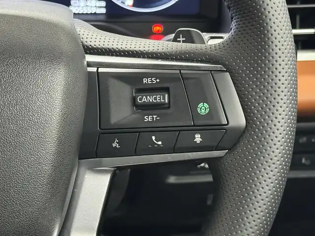 三菱 アウトランダー ＰＨＥＶ P 三重県 2022(令4)年 0.6万km アメジストブラック プラグインハイブリッド/4WD/フロアCVT/9インチナビ/（AM/FM/TV/USB/iPod/Bluetooth/CarPlay/AndroidAuto）/マルチアラウンドモニター（移動物検知機能付）/BOSEプレミアムサウンドシステム（9スピーカー）/ビルトイン ETC2.0/e-Assist/・衝突被害軽減ブレーキ（FCM）/・踏み間違い衝突防止アシスト（EAPM）/・車線逸脱警報（LDW）＆逸脱防止支援（LDP）/・ふらつき警報（DAA）/・前方衝突予測警報（PFCW）/・MI-PILOT（レーダークルコン）/・標識認識システム（TSR）/・後側方衝突被害防止支援システム（ABSA）/・後側方車両検知警報（レーンチェンジアシスト機能付）（BSW/LCA）/・後退時車両検知警報（RCTA）/●パーキングセンサー/●ヒルディセントコントロール/など/装備/・セミアニリン本革シート（ブラック×サドルタン）/・シートヒーター（D/N/2nd左右）/・10wayメモリーパワーシート（D/N）/・HUD/・パワーバックドア/・左右＆後席独立オートエアコン/・100V AC電源（1500W）/・V2H用 DC電源（10kW）/・アダプティブLEDヘッドライト（ALH）/・ワイヤレス充電器/・20AW/など