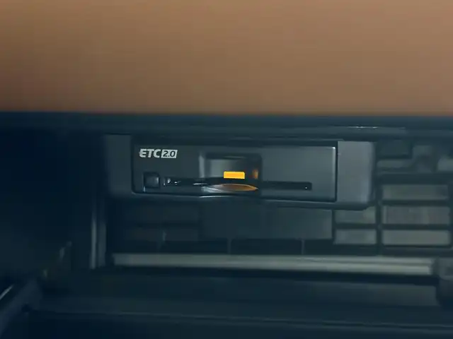 三菱 アウトランダー ＰＨＥＶ P 三重県 2022(令4)年 0.6万km アメジストブラック プラグインハイブリッド/4WD/フロアCVT/9インチナビ/（AM/FM/TV/USB/iPod/Bluetooth/CarPlay/AndroidAuto）/マルチアラウンドモニター（移動物検知機能付）/BOSEプレミアムサウンドシステム（9スピーカー）/ビルトイン ETC2.0/e-Assist/・衝突被害軽減ブレーキ（FCM）/・踏み間違い衝突防止アシスト（EAPM）/・車線逸脱警報（LDW）＆逸脱防止支援（LDP）/・ふらつき警報（DAA）/・前方衝突予測警報（PFCW）/・MI-PILOT（レーダークルコン）/・標識認識システム（TSR）/・後側方衝突被害防止支援システム（ABSA）/・後側方車両検知警報（レーンチェンジアシスト機能付）（BSW/LCA）/・後退時車両検知警報（RCTA）/●パーキングセンサー/●ヒルディセントコントロール/など/装備/・セミアニリン本革シート（ブラック×サドルタン）/・シートヒーター（D/N/2nd左右）/・10wayメモリーパワーシート（D/N）/・HUD/・パワーバックドア/・左右＆後席独立オートエアコン/・100V AC電源（1500W）/・V2H用 DC電源（10kW）/・アダプティブLEDヘッドライト（ALH）/・ワイヤレス充電器/・20AW/など