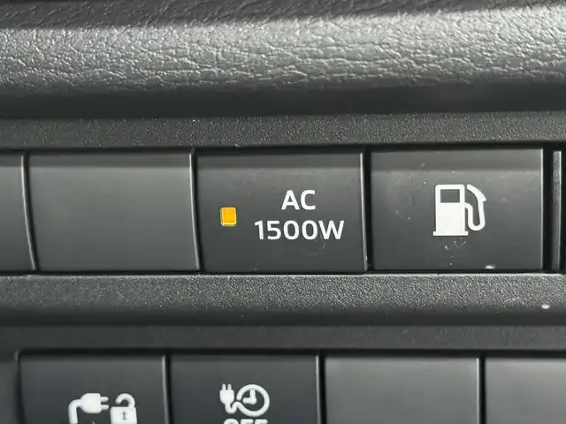 三菱 アウトランダー ＰＨＥＶ P 三重県 2022(令4)年 0.6万km アメジストブラック プラグインハイブリッド/4WD/フロアCVT/9インチナビ/（AM/FM/TV/USB/iPod/Bluetooth/CarPlay/AndroidAuto）/マルチアラウンドモニター（移動物検知機能付）/BOSEプレミアムサウンドシステム（9スピーカー）/ビルトイン ETC2.0/e-Assist/・衝突被害軽減ブレーキ（FCM）/・踏み間違い衝突防止アシスト（EAPM）/・車線逸脱警報（LDW）＆逸脱防止支援（LDP）/・ふらつき警報（DAA）/・前方衝突予測警報（PFCW）/・MI-PILOT（レーダークルコン）/・標識認識システム（TSR）/・後側方衝突被害防止支援システム（ABSA）/・後側方車両検知警報（レーンチェンジアシスト機能付）（BSW/LCA）/・後退時車両検知警報（RCTA）/●パーキングセンサー/●ヒルディセントコントロール/など/装備/・セミアニリン本革シート（ブラック×サドルタン）/・シートヒーター（D/N/2nd左右）/・10wayメモリーパワーシート（D/N）/・HUD/・パワーバックドア/・左右＆後席独立オートエアコン/・100V AC電源（1500W）/・V2H用 DC電源（10kW）/・アダプティブLEDヘッドライト（ALH）/・ワイヤレス充電器/・20AW/など