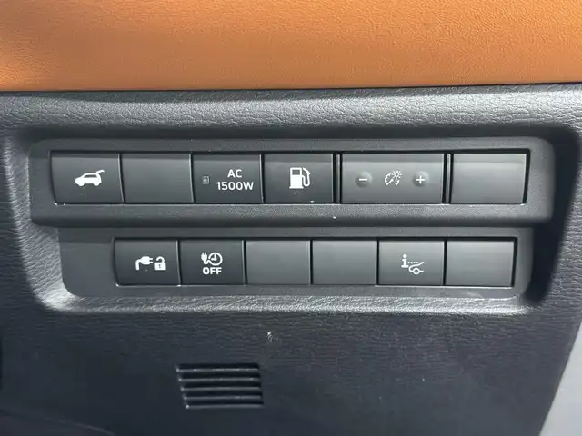 三菱 アウトランダー ＰＨＥＶ P 三重県 2022(令4)年 0.6万km アメジストブラック プラグインハイブリッド/4WD/フロアCVT/9インチナビ/（AM/FM/TV/USB/iPod/Bluetooth/CarPlay/AndroidAuto）/マルチアラウンドモニター（移動物検知機能付）/BOSEプレミアムサウンドシステム（9スピーカー）/ビルトイン ETC2.0/e-Assist/・衝突被害軽減ブレーキ（FCM）/・踏み間違い衝突防止アシスト（EAPM）/・車線逸脱警報（LDW）＆逸脱防止支援（LDP）/・ふらつき警報（DAA）/・前方衝突予測警報（PFCW）/・MI-PILOT（レーダークルコン）/・標識認識システム（TSR）/・後側方衝突被害防止支援システム（ABSA）/・後側方車両検知警報（レーンチェンジアシスト機能付）（BSW/LCA）/・後退時車両検知警報（RCTA）/●パーキングセンサー/●ヒルディセントコントロール/など/装備/・セミアニリン本革シート（ブラック×サドルタン）/・シートヒーター（D/N/2nd左右）/・10wayメモリーパワーシート（D/N）/・HUD/・パワーバックドア/・左右＆後席独立オートエアコン/・100V AC電源（1500W）/・V2H用 DC電源（10kW）/・アダプティブLEDヘッドライト（ALH）/・ワイヤレス充電器/・20AW/など