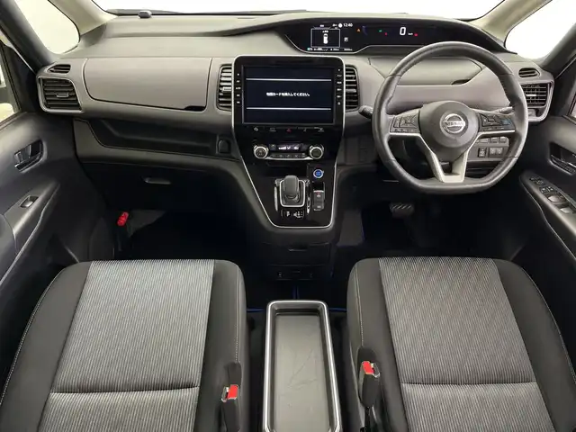 日産 セレナ e－パワー ハイウェイスター V 鹿児島県 2020(令2)年 3.9万km ブリリアントホワイトパール 純正9インチナビ/（AM/FM/CD/DVD/Bluetooth)/フルセグTV/アラウンドビューモニター/フリップダウンモニター/プロパイロット/両側パワースライドドア/ハンズフリーオートスライド/前席シートヒーター/ステアリングヒーター/ステアリングリモコン/横滑り防止/衝突被害軽減ブレーキ/クルーズコントロール/レーンキープアシスト/オートライト/前後コーナーセンサー/LEDヘッドライト/フォグランプ/フロアマット/純正15インチアルミ/プッシュスタート