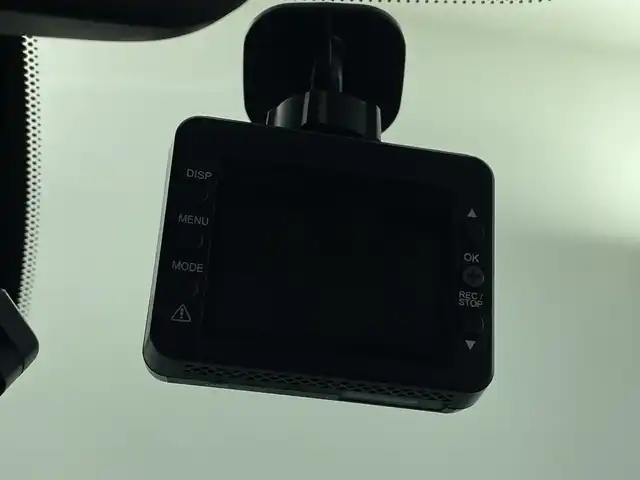 日産 セレナ e－パワー ハイウェイスター V 鹿児島県 2020(令2)年 3.9万km ブリリアントホワイトパール 純正9インチナビ/（AM/FM/CD/DVD/Bluetooth)/フルセグTV/アラウンドビューモニター/フリップダウンモニター/プロパイロット/両側パワースライドドア/ハンズフリーオートスライド/前席シートヒーター/ステアリングヒーター/ステアリングリモコン/横滑り防止/衝突被害軽減ブレーキ/クルーズコントロール/レーンキープアシスト/オートライト/前後コーナーセンサー/LEDヘッドライト/フォグランプ/フロアマット/純正15インチアルミ/プッシュスタート