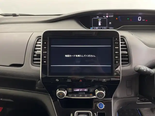 日産 セレナ e－パワー ハイウェイスター V 鹿児島県 2020(令2)年 3.9万km ブリリアントホワイトパール 純正9インチナビ/（AM/FM/CD/DVD/Bluetooth)/フルセグTV/アラウンドビューモニター/フリップダウンモニター/プロパイロット/両側パワースライドドア/ハンズフリーオートスライド/前席シートヒーター/ステアリングヒーター/ステアリングリモコン/横滑り防止/衝突被害軽減ブレーキ/クルーズコントロール/レーンキープアシスト/オートライト/前後コーナーセンサー/LEDヘッドライト/フォグランプ/フロアマット/純正15インチアルミ/プッシュスタート