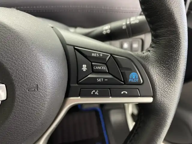 日産 セレナ e－パワー ハイウェイスター V 鹿児島県 2020(令2)年 3.9万km ブリリアントホワイトパール 純正9インチナビ/（AM/FM/CD/DVD/Bluetooth)/フルセグTV/アラウンドビューモニター/フリップダウンモニター/プロパイロット/両側パワースライドドア/ハンズフリーオートスライド/前席シートヒーター/ステアリングヒーター/ステアリングリモコン/横滑り防止/衝突被害軽減ブレーキ/クルーズコントロール/レーンキープアシスト/オートライト/前後コーナーセンサー/LEDヘッドライト/フォグランプ/フロアマット/純正15インチアルミ/プッシュスタート