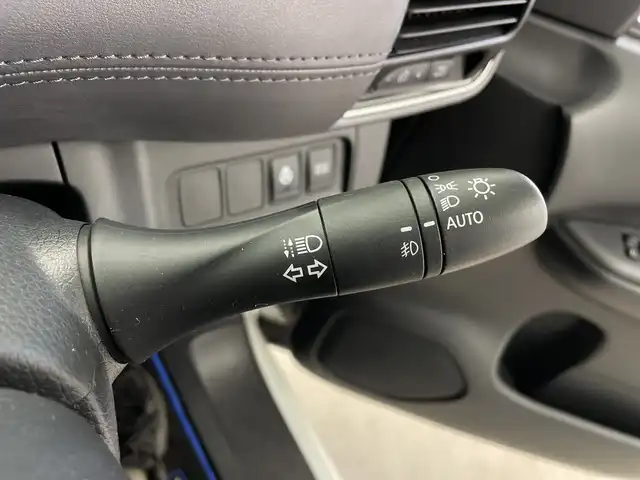 日産 セレナ e－パワー ハイウェイスター V 鹿児島県 2020(令2)年 3.9万km ブリリアントホワイトパール 純正9インチナビ/（AM/FM/CD/DVD/Bluetooth)/フルセグTV/アラウンドビューモニター/フリップダウンモニター/プロパイロット/両側パワースライドドア/ハンズフリーオートスライド/前席シートヒーター/ステアリングヒーター/ステアリングリモコン/横滑り防止/衝突被害軽減ブレーキ/クルーズコントロール/レーンキープアシスト/オートライト/前後コーナーセンサー/LEDヘッドライト/フォグランプ/フロアマット/純正15インチアルミ/プッシュスタート