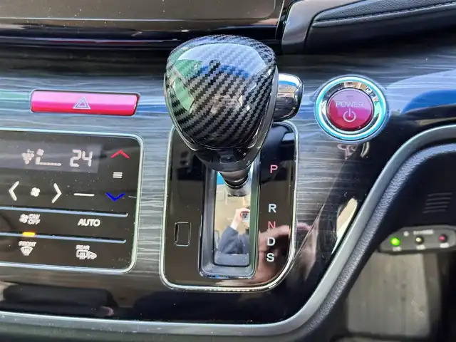 ホンダ オデッセイ ハイブリッド アブソルートセンシングEXパック 宮城県 2016(平28)年 13.1万km ホワイトオーキッドパール Hondaインターナビ＋リンクアップフリー＋ETC車載器（ナビ連動）/マルチビューカメラシステム＋スマートパーキングアシストシステ/＝＝＝/ホンダセンシング/●衝突軽減ブレーキ 〈CMBS〉/●歩行者事故低減ステアリング/●ACC 〈アダプティブ・クルーズ・コントロール〉/●LKAS 〈車線維持支援システム〉/●路外逸脱抑制機能/●誤発進抑制機能/●先行車発進お知らせ機能/●標識認識機能/ブラインドスポットインフォメーション/純正フリップダウンモニター/Hondaインターナビ/【CD/DVD/HDMI/SD/USB/IPOD】/AC100V/1500W/両側パワースライドドア/ハーフレザーシート/運転席パワーシート/WORK18インチアルミホイール/TEIN車高調/TEIN EDFC ACTIVE PRO/LEDヘッドライト/LEDフォグランプ/サンシェード/ステアリングスイッチ/ドアバイザー/純正フロアマット/保証書/取扱説明書/スペアキー/TVキット/純正サスペンション積込