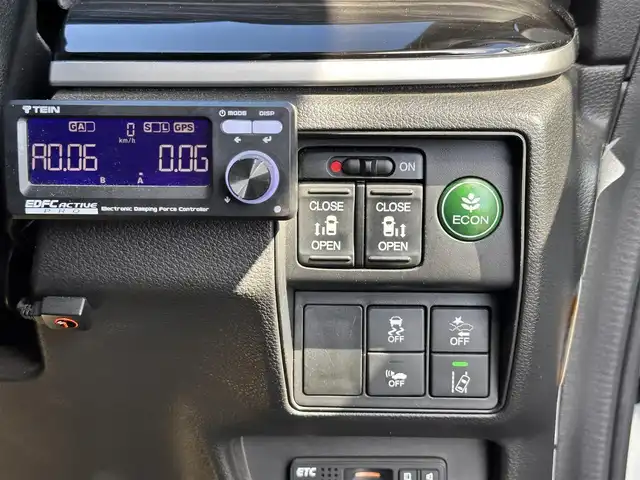 ホンダ オデッセイ ハイブリッド アブソルートセンシングEXパック 宮城県 2016(平28)年 13.1万km ホワイトオーキッドパール Hondaインターナビ＋リンクアップフリー＋ETC車載器（ナビ連動）/マルチビューカメラシステム＋スマートパーキングアシストシステ/＝＝＝/ホンダセンシング/●衝突軽減ブレーキ 〈CMBS〉/●歩行者事故低減ステアリング/●ACC 〈アダプティブ・クルーズ・コントロール〉/●LKAS 〈車線維持支援システム〉/●路外逸脱抑制機能/●誤発進抑制機能/●先行車発進お知らせ機能/●標識認識機能/ブラインドスポットインフォメーション/純正フリップダウンモニター/Hondaインターナビ/【CD/DVD/HDMI/SD/USB/IPOD】/AC100V/1500W/両側パワースライドドア/ハーフレザーシート/運転席パワーシート/WORK18インチアルミホイール/TEIN車高調/TEIN EDFC ACTIVE PRO/LEDヘッドライト/LEDフォグランプ/サンシェード/ステアリングスイッチ/ドアバイザー/純正フロアマット/保証書/取扱説明書/スペアキー/TVキット/純正サスペンション積込