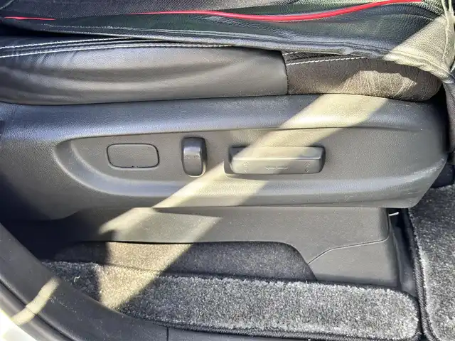 ホンダ オデッセイ ハイブリッド アブソルートセンシングEXパック 宮城県 2016(平28)年 13.1万km ホワイトオーキッドパール Hondaインターナビ＋リンクアップフリー＋ETC車載器（ナビ連動）/マルチビューカメラシステム＋スマートパーキングアシストシステ/＝＝＝/ホンダセンシング/●衝突軽減ブレーキ 〈CMBS〉/●歩行者事故低減ステアリング/●ACC 〈アダプティブ・クルーズ・コントロール〉/●LKAS 〈車線維持支援システム〉/●路外逸脱抑制機能/●誤発進抑制機能/●先行車発進お知らせ機能/●標識認識機能/ブラインドスポットインフォメーション/純正フリップダウンモニター/Hondaインターナビ/【CD/DVD/HDMI/SD/USB/IPOD】/AC100V/1500W/両側パワースライドドア/ハーフレザーシート/運転席パワーシート/WORK18インチアルミホイール/TEIN車高調/TEIN EDFC ACTIVE PRO/LEDヘッドライト/LEDフォグランプ/サンシェード/ステアリングスイッチ/ドアバイザー/純正フロアマット/保証書/取扱説明書/スペアキー/TVキット/純正サスペンション積込