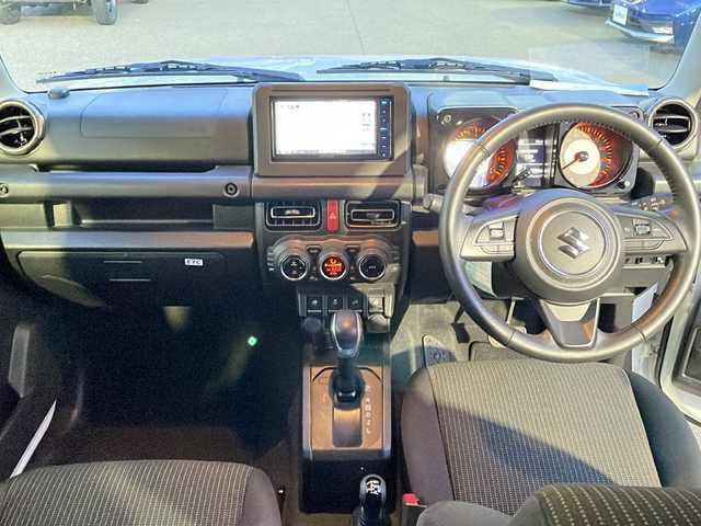 スズキ ジムニー シエラ JC 道東・釧路十勝 2024(令6)年 4.4万km ピュアホワイトP 4WD/社外ナビ/・ワンセグ/BT/CD/ラジオ/バックカメラ/前方ドライブレコーダー/デュアルブレーキサポート/レーンキープアシスト/コーナーセンサー/フロントシートヒーター/アイドリングストップ/クルーズコントロール/ヘッドライトウォッシャー/ヒルディセントコントロール/LEDヘッドライト/プッシュスタート/スマートキー/ETC/フロアマット