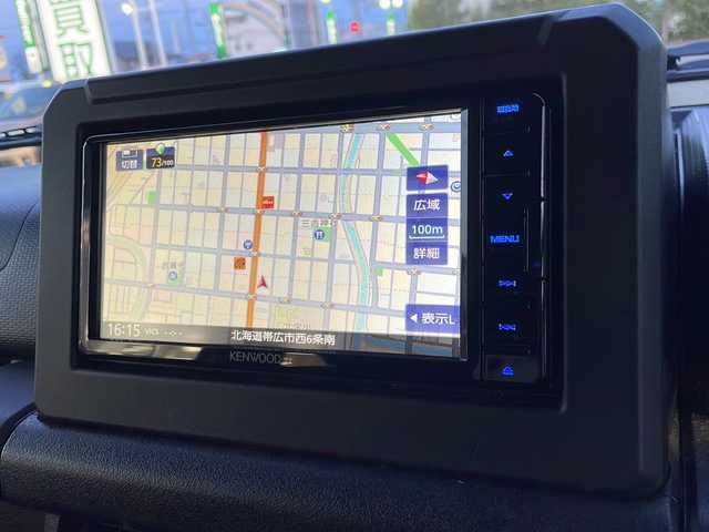 スズキ ジムニー シエラ JC 道東・釧路十勝 2024(令6)年 4.4万km ピュアホワイトP 4WD/社外ナビ/・ワンセグ/BT/CD/ラジオ/バックカメラ/前方ドライブレコーダー/デュアルブレーキサポート/レーンキープアシスト/コーナーセンサー/フロントシートヒーター/アイドリングストップ/クルーズコントロール/ヘッドライトウォッシャー/ヒルディセントコントロール/LEDヘッドライト/プッシュスタート/スマートキー/ETC/フロアマット