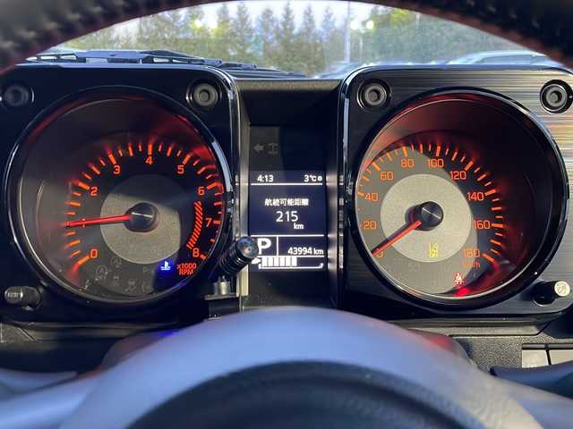 スズキ ジムニー シエラ JC 道東・釧路十勝 2024(令6)年 4.4万km ピュアホワイトP 4WD/社外ナビ/・ワンセグ/BT/CD/ラジオ/バックカメラ/前方ドライブレコーダー/デュアルブレーキサポート/レーンキープアシスト/コーナーセンサー/フロントシートヒーター/アイドリングストップ/クルーズコントロール/ヘッドライトウォッシャー/ヒルディセントコントロール/LEDヘッドライト/プッシュスタート/スマートキー/ETC/フロアマット