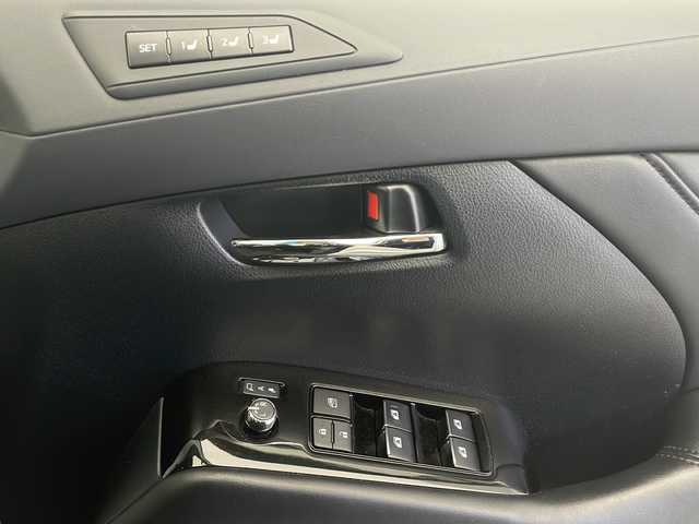 トヨタ アルファード S Cパッケージ 長野県 2018(平30)年 6万km ホワイトパールクリスタルシャイン 4WD/JBLプレミアムサウンド/純正SDナビ&フルセグTV&CD&DVD&USB&BT/純正後席モニター/トヨタセーフティセンス/アダプティブクルーズコントロール/レーントレーシングアシスト/プリクラッシュセーフティ/クリアランスソナー/ブラインドスポットモニター/オートマチックハイビーム/ロードサインアシスト/先行車発進告知/デジタルインナーミラー/両側パワースライドドア/パワーバックドア/レザーシート/前席エアシート/前席シートヒーター/前席パワーシート/ステアリングスイッチ/ステアリングヒーター/2列目サンシェード/ウォークスルー/オットマン/バックカメラ/ビルトインETC2.0/三眼LEDヘッドライト/オートライト/フロントフォグランプ/電動格納ミラー/ウィンカーミラー/電動ホールド/オートホールド/純正18インチAW装着/純正フロアマット/プッシュスタート/スマートキー/スペアキー1本