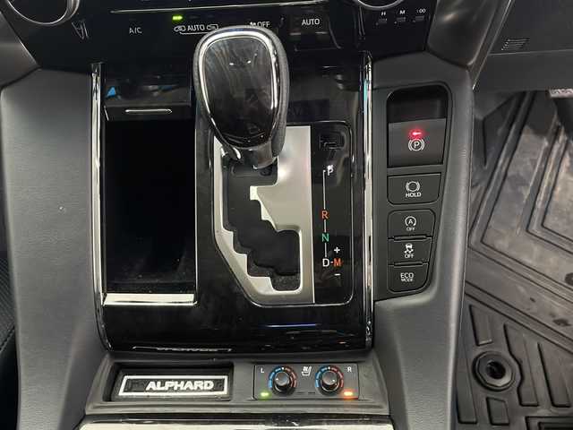 トヨタ アルファード S Cパッケージ 長野県 2018(平30)年 6万km ホワイトパールクリスタルシャイン 4WD/JBLプレミアムサウンド/純正SDナビ&フルセグTV&CD&DVD&USB&BT/純正後席モニター/トヨタセーフティセンス/アダプティブクルーズコントロール/レーントレーシングアシスト/プリクラッシュセーフティ/クリアランスソナー/ブラインドスポットモニター/オートマチックハイビーム/ロードサインアシスト/先行車発進告知/デジタルインナーミラー/両側パワースライドドア/パワーバックドア/レザーシート/前席エアシート/前席シートヒーター/前席パワーシート/ステアリングスイッチ/ステアリングヒーター/2列目サンシェード/ウォークスルー/オットマン/バックカメラ/ビルトインETC2.0/三眼LEDヘッドライト/オートライト/フロントフォグランプ/電動格納ミラー/ウィンカーミラー/電動ホールド/オートホールド/純正18インチAW装着/純正フロアマット/プッシュスタート/スマートキー/スペアキー1本