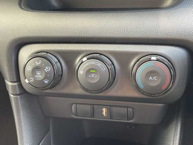 トヨタ ヤリス X 愛知県 2020(令2)年 1.7万km スーパーホワイトⅡ 純正ディスプレイオーディオナビ/フルセグ/Bluetooth/バックカメラ/コーナーセンサー/オートマチックハイビーム/ドライブレコーダー/ETC/衝突軽減システム/ステアリングスイッチ