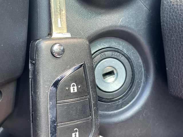 トヨタ ヤリス X 愛知県 2020(令2)年 1.7万km スーパーホワイトⅡ 純正ディスプレイオーディオナビ/フルセグ/Bluetooth/バックカメラ/コーナーセンサー/オートマチックハイビーム/ドライブレコーダー/ETC/衝突軽減システム/ステアリングスイッチ