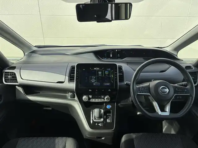 日産 セレナ e－パワー ハイウェイスター V 茨城県 2021(令3)年 5.2万km ブリリアントホワイトパール 純正ナビ/　(AM/FM/CD/DVD/Bluetooth/フルセグ)/全方位カメラ/前方ドライブレコーダー/クルーズコントロール/両側パワースライドドア/ETC/LEDヘッドライト/W(後席)エアコン/３列シート/前後コーナーセンサー/オートライト/パワーステアリング/W+サイド&カーテンエアバック/純正アルミホイール