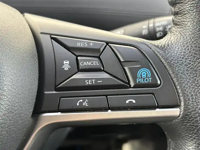 日産 セレナ e－パワー ハイウェイスター V 茨城県 2021(令3)年 5.2万km ブリリアントホワイトパール 純正ナビ/　(AM/FM/CD/DVD/Bluetooth/フルセグ)/全方位カメラ/前方ドライブレコーダー/クルーズコントロール/両側パワースライドドア/ETC/LEDヘッドライト/W(後席)エアコン/３列シート/前後コーナーセンサー/オートライト/パワーステアリング/W+サイド&カーテンエアバック/純正アルミホイール