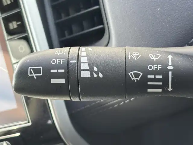 日産 セレナ e－パワー ハイウェイスター V 茨城県 2021(令3)年 5.2万km ブリリアントホワイトパール 純正ナビ/　(AM/FM/CD/DVD/Bluetooth/フルセグ)/全方位カメラ/前方ドライブレコーダー/クルーズコントロール/両側パワースライドドア/ETC/LEDヘッドライト/W(後席)エアコン/３列シート/前後コーナーセンサー/オートライト/パワーステアリング/W+サイド&カーテンエアバック/純正アルミホイール