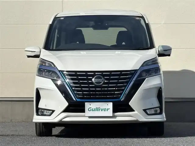 日産 セレナ e－パワー ハイウェイスター V 茨城県 2021(令3)年 5.2万km ブリリアントホワイトパール 純正ナビ/　(AM/FM/CD/DVD/Bluetooth/フルセグ)/全方位カメラ/前方ドライブレコーダー/クルーズコントロール/両側パワースライドドア/ETC/LEDヘッドライト/W(後席)エアコン/３列シート/前後コーナーセンサー/オートライト/パワーステアリング/W+サイド&カーテンエアバック/純正アルミホイール